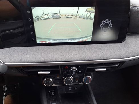 Used 2025 Nissan Kicks SV image 13