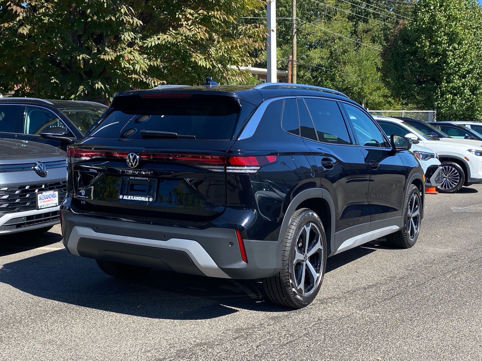 Certified 2026 Volkswagen Tiguan SE FWD image 3