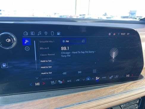 Used 2025 Chevrolet Suburban High Country image 12