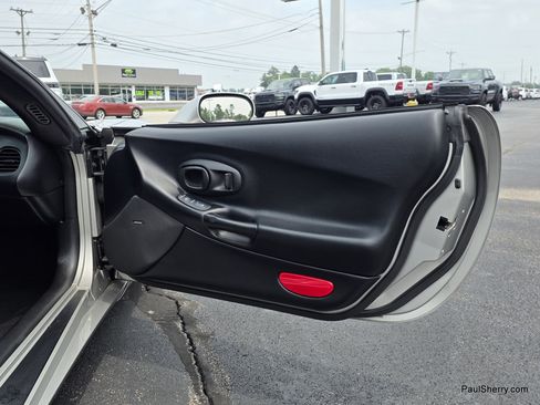Used 2004 Chevrolet Corvette Z06 w/ Memory Package RWD image 42