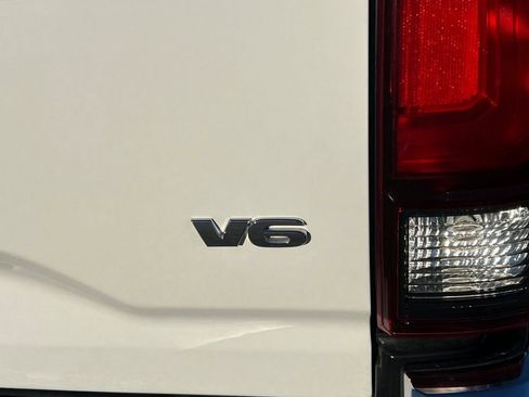 Used 2022 Toyota Tacoma SR5 image 9