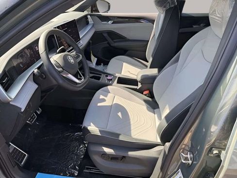 New 2026 Volkswagen Tiguan SE R-Line FWD image 10