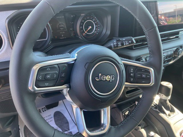 Certified 2025 Jeep Wrangler Unlimited Sahara AWD/4WD image 16