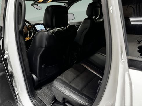 Used 2021 Jeep Grand Cherokee Laredo X image 9