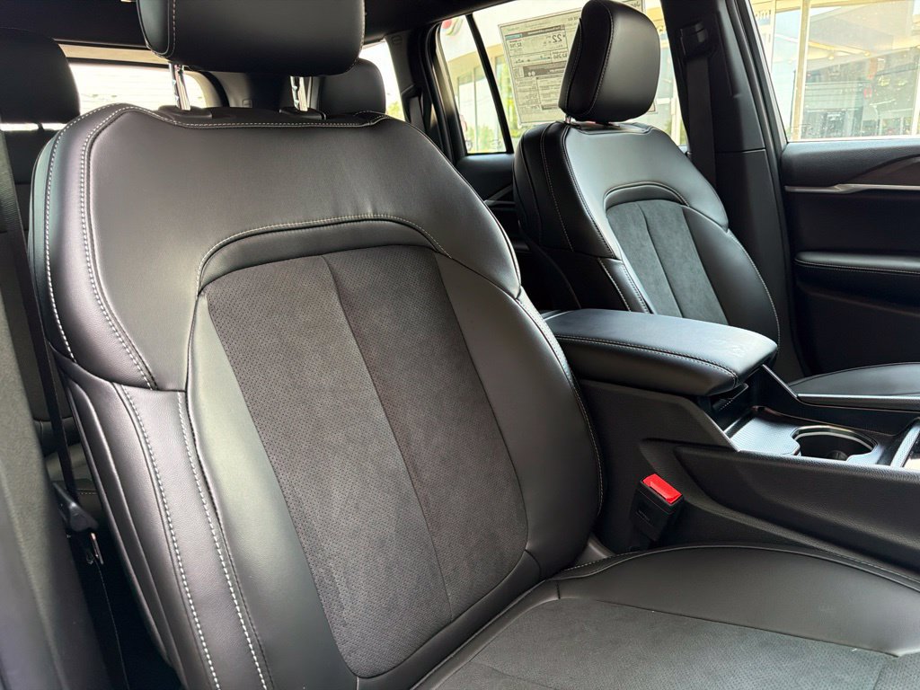 New 2026 Jeep Grand Cherokee Altitude AWD/4WD image 40