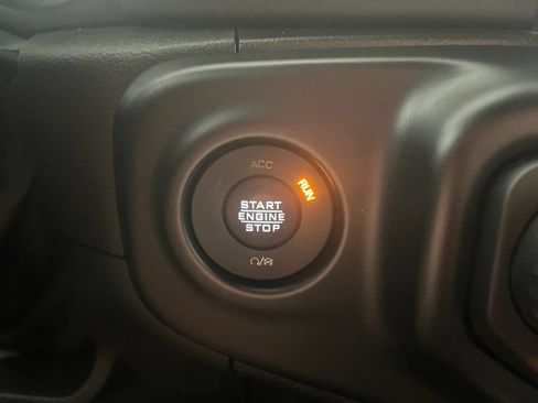 Used 2022 Jeep Wrangler Unlimited Sahara AWD/4WD image 28
