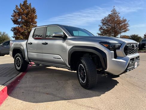Used 2025 Toyota Tacoma TRD Off-Road image 5