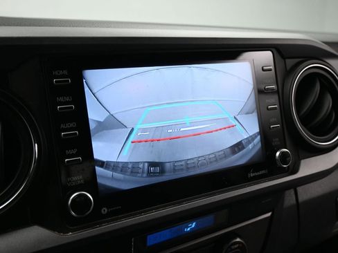 Used 2021 Toyota Tacoma TRD Sport w/ Technology Package image 14