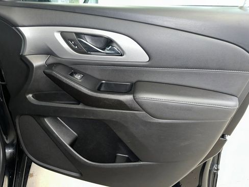 Certified 2023 Chevrolet Traverse LT image 34