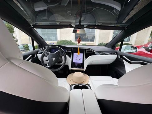 Used 2018 Tesla Model X 75D AWD/4WD image 11