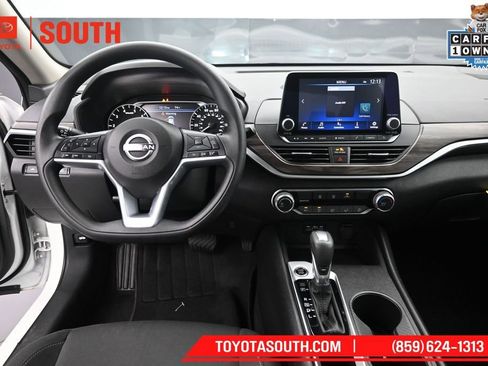 Used 2025 Nissan Altima 2.5 SV FWD image 11