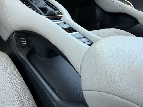 Used 2023 Honda HR-V LX image 26