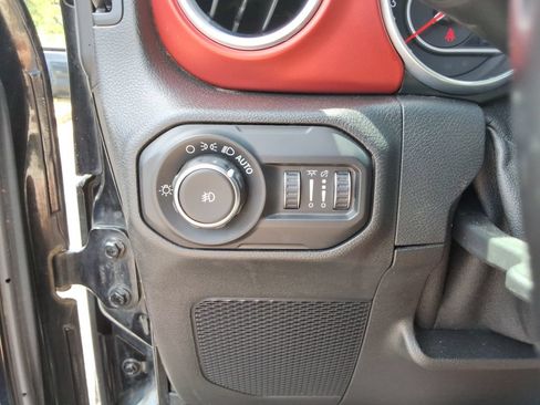 Used 2018 Jeep Wrangler Unlimited Rubicon AWD/4WD image 38