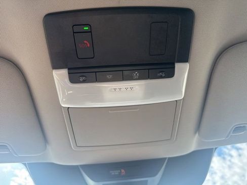 Used 2025 Nissan Pathfinder SV FWD image 23