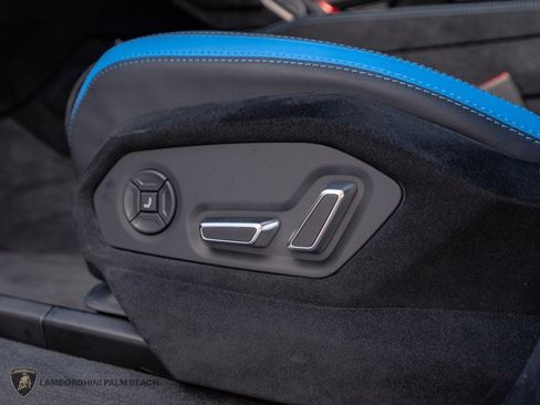 Used 2024 Lamborghini Urus Performante AWD/4WD image 22