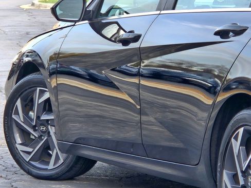 Used 2025 Hyundai Elantra SEL image 14