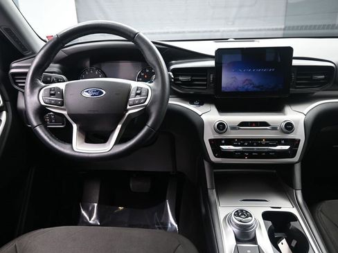 Used 2020 Ford Explorer XLT w/ Comfort Package image 9