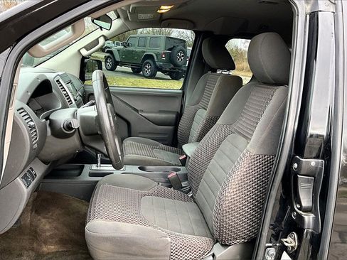 Used 2015 Nissan Frontier SV image 23