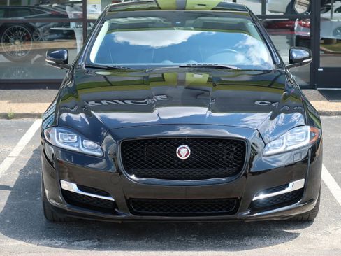 Used 2017 Jaguar XJ R-Sport image 3