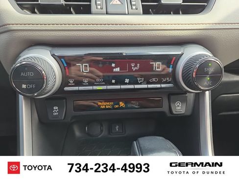 Used 2020 Toyota RAV4 XLE Premium FWD image 27