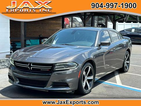 Used 2017 Dodge Charger SE image 1
