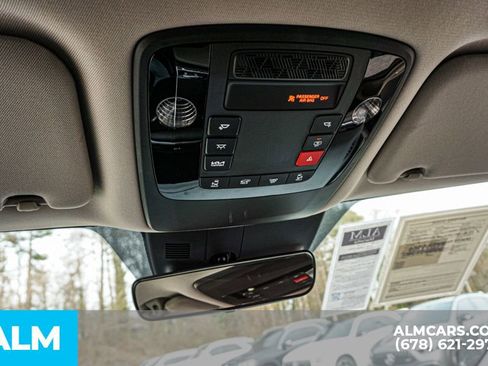 Used 2025 Kia Carnival EX image 39