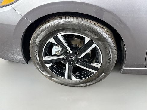 Used 2025 Nissan Sentra SV image 38