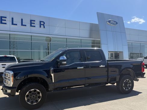 Used 2023 Ford F250 Platinum w/ Tremor Off-Road Package AWD/4WD image 3