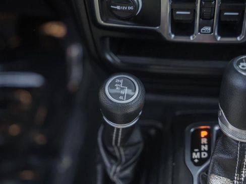 Used 2020 Jeep Wrangler Unlimited Sahara image 28