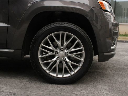 Used 2017 Jeep Grand Cherokee Summit image 4