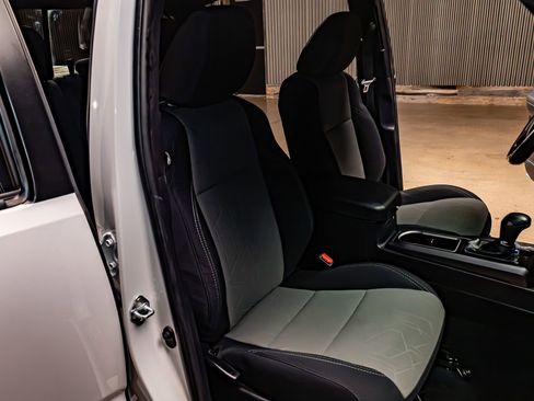 Used 2021 Toyota Tacoma TRD Off-Road w/ Technology Package image 21