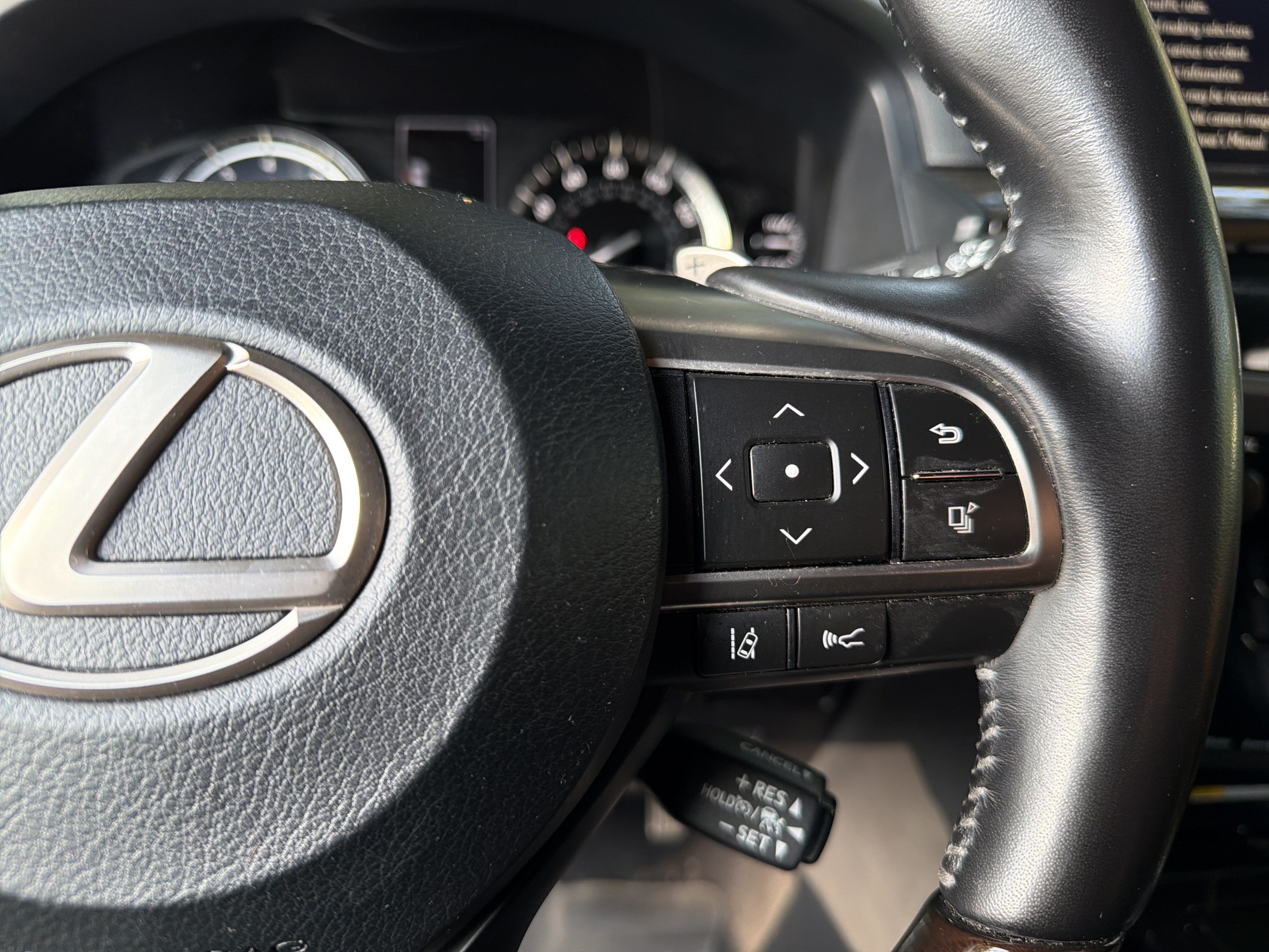 Used 2021 Lexus LX 570 4WD w/ Sport Package image 19