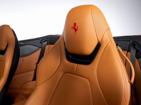 Used 2019 Ferrari Portofino image 21