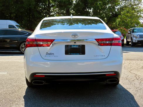 Used 2017 Toyota Avalon Limited image 8