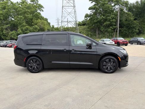 Used 2019 Chrysler Pacifica Limited w/ Advanced Safetytec Group FWD image 4