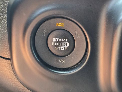 Used 2021 Jeep Wrangler Unlimited Sahara w/ Cold Weather Group AWD/4WD image 29
