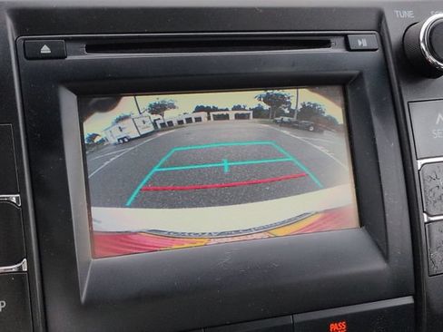 Used 2016 Toyota Camry SE FWD image 19