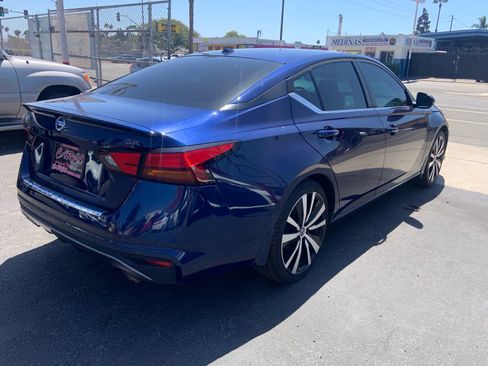 Used 2021 Nissan Altima 2.5 SR w/ SR Premium Package FWD image 4