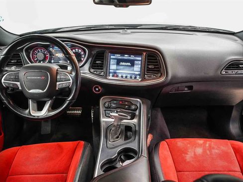 Used 2017 Dodge Challenger GT w/ GT Interior Package image 12