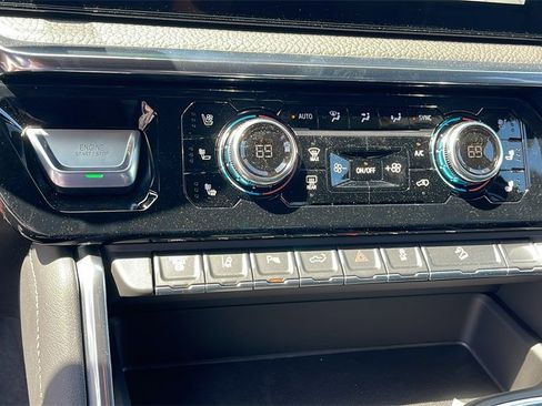 New 2025 GMC Sierra 2500 Denali w/ Denali Reserve Package image 21