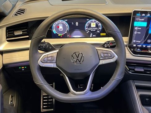 New 2026 Volkswagen Tiguan SE R-Line FWD image 13