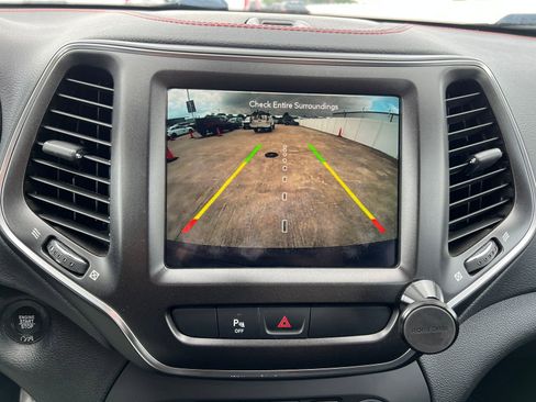 Used 2020 Jeep Cherokee Trailhawk w/ Comfort/Convenience Group AWD/4WD image 36