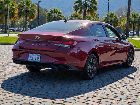 Used 2023 Hyundai Elantra SEL w/ Cargo Package image 5