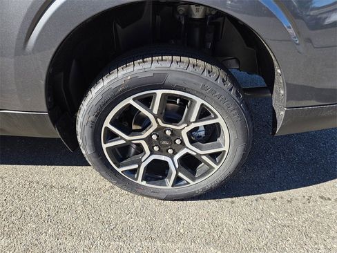 New 2025 Ford Maverick Lariat image 9