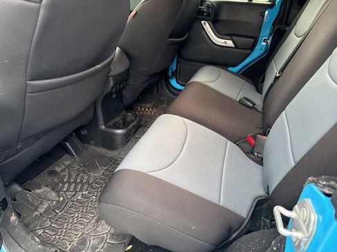 Used 2017 Jeep Wrangler Unlimited Sahara w/ Connectivity Group image 14