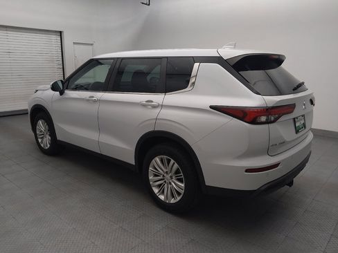 Used 2023 Mitsubishi Outlander ES FWD image 3