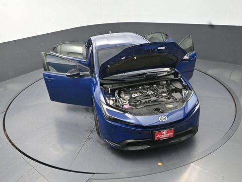 Used 2025 Toyota Prius LE FWD image 39