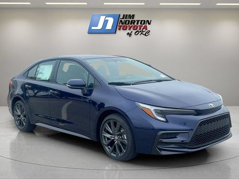 Used 2025 Toyota Corolla SE FWD image 3