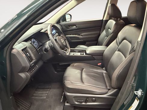 Used 2025 Nissan Pathfinder SL AWD/4WD image 23