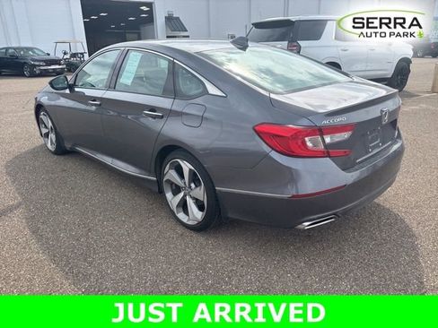 Used 2018 Honda Accord Touring image 4
